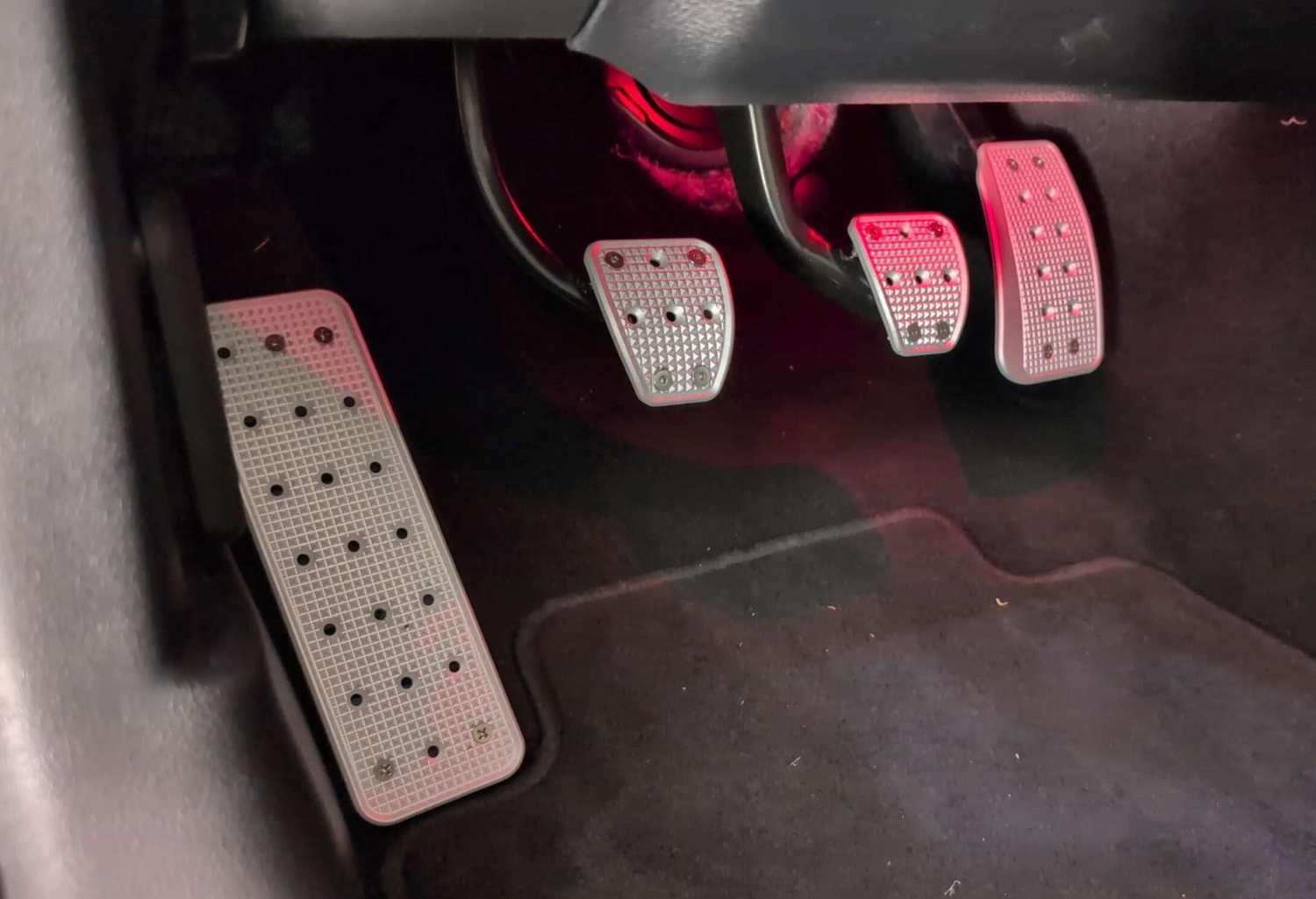 Mustang S650 racing pedals for grip and heel toe